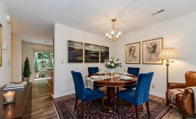 Foto del edificio - 3640 Huyton Ct