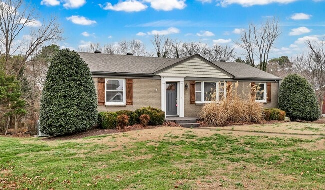 Foto del edificio - Great Location! Memorial Dr! Beautiful 3 Bedroom 2 Bath Ranch over Unfinished Basement!!