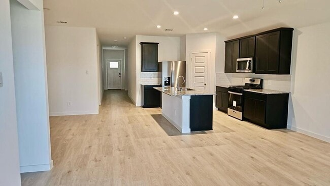 Building Photo - 4923 Edgewood Dr