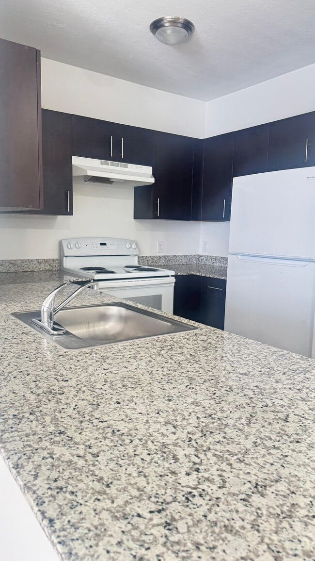 Building Photo - 7845 W 5th Ct