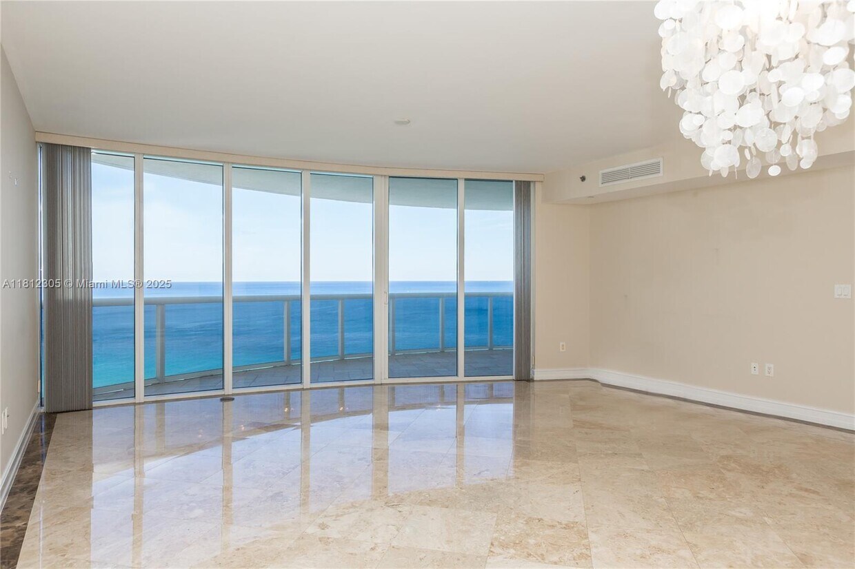 Primary Photo - 17201 Collins Ave