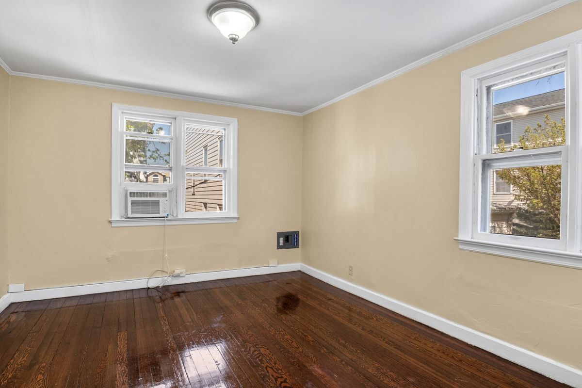 Building Photo - 90 W 43rd St