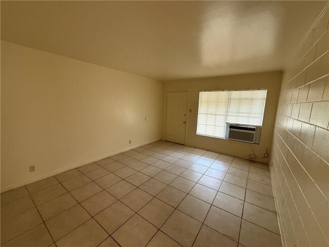 Building Photo - 726 Bankhead Pl