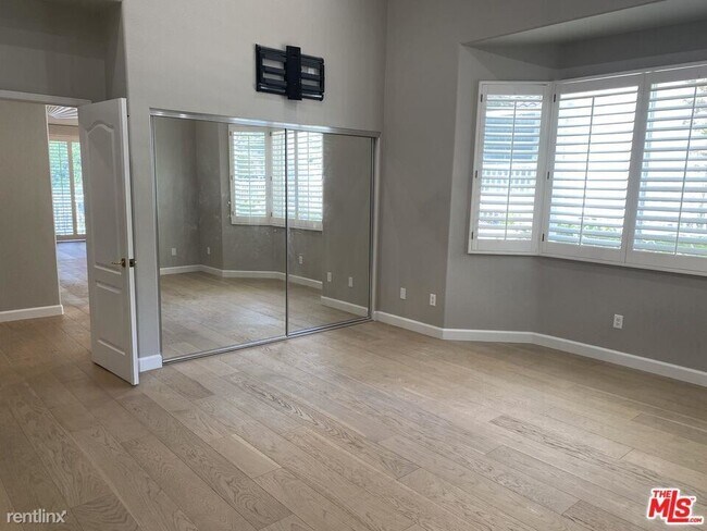Building Photo - 3 br, 3.5 bath House - 732 Palisades Dr