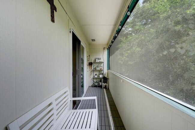Building Photo - 6718 Silvermine Dr