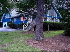 Building Photo - 522 Capri Dr