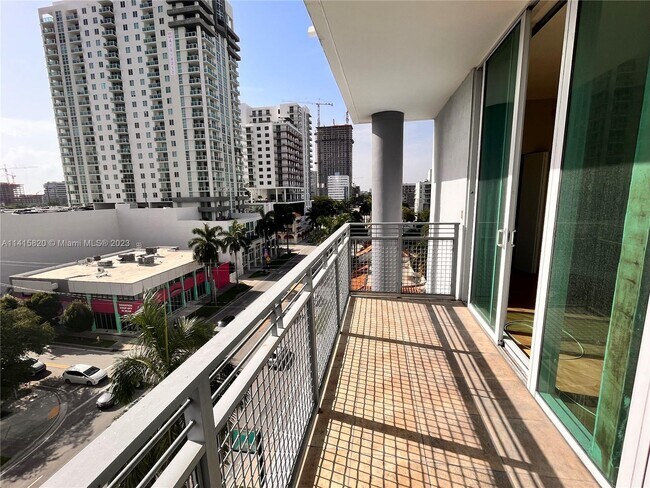 Foto del edificio - 350 NE 24th St