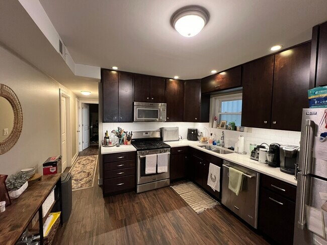 Foto del edificio - 1212 W Henderson St