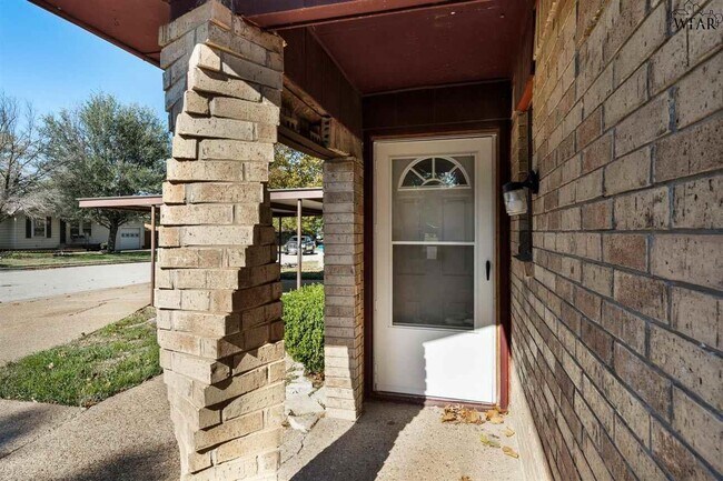 Building Photo - 2805 S Bandera Dr