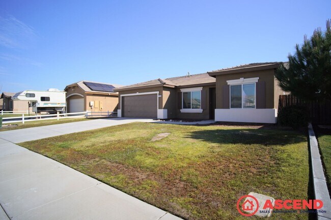 Foto del edificio - Charming 3 Bed / 2 Bath Home with Garage in Bakersfield!
