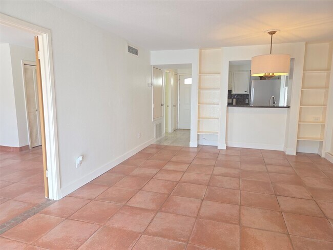 Building Photo - 10075 Westpark Dr
