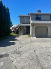 Building Photo - 3409 M Pl SE