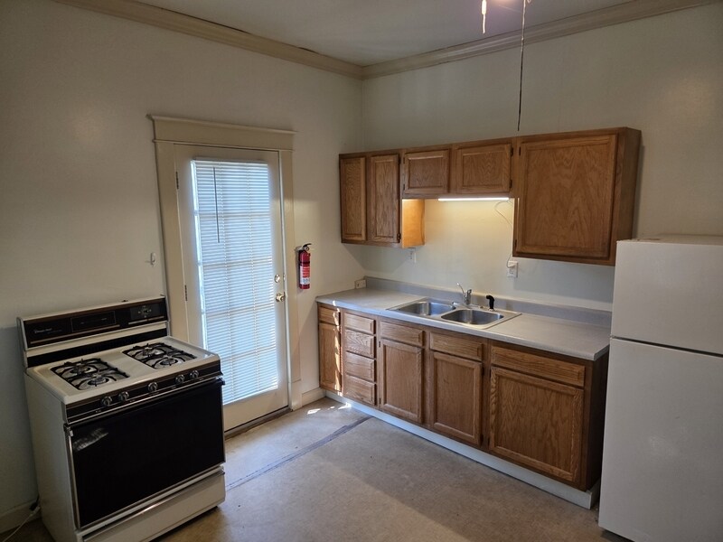 Building Photo - 807 Ferris Ct