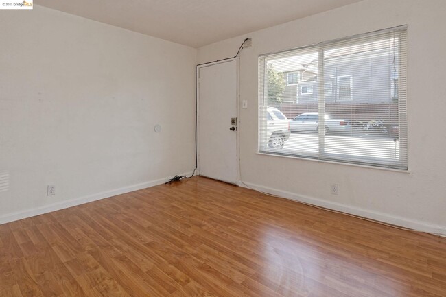 Building Photo - 740 27th St