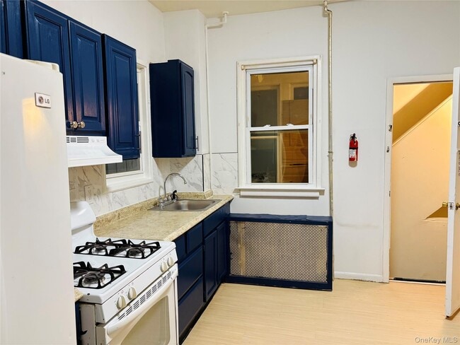 Building Photo - 121 Linden St