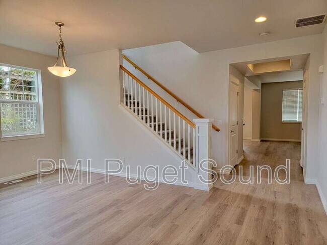 Foto del edificio - 576 Mount Baker Pl NE