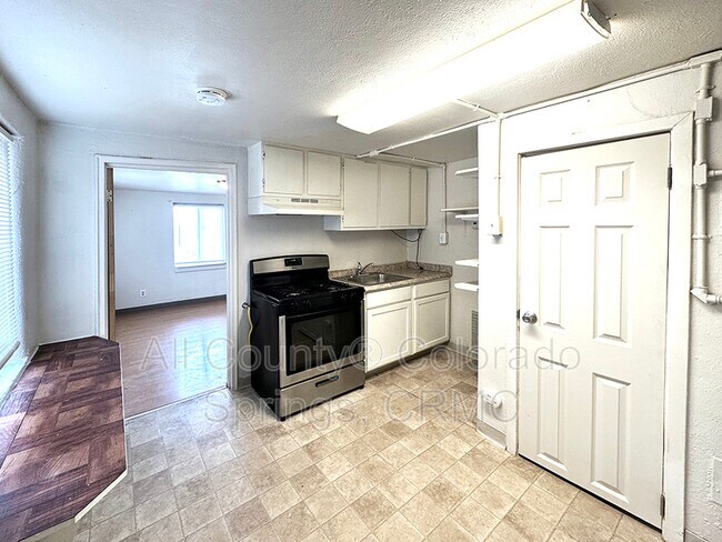 Building Photo - 114 W Brookside St