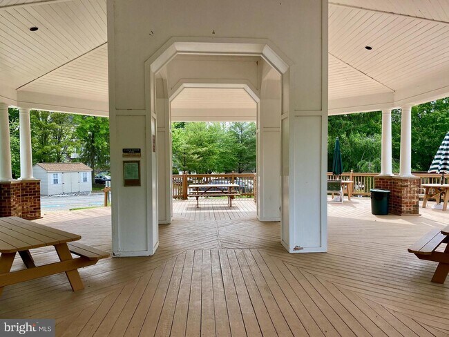 Building Photo - 600 Squire Ln