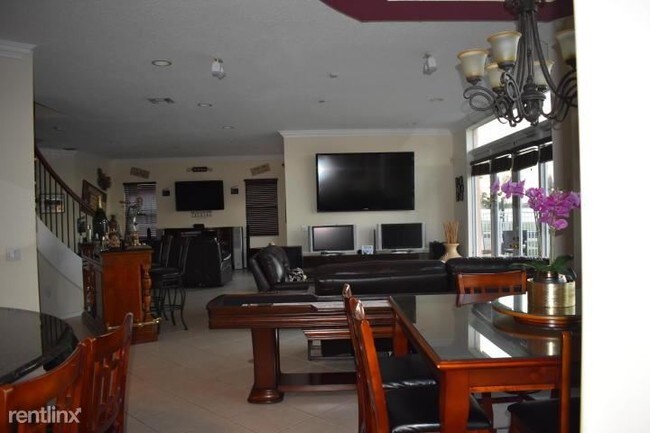 Foto del edificio - 6 br, 5.5 bath House - 15999 SW 54th Ct