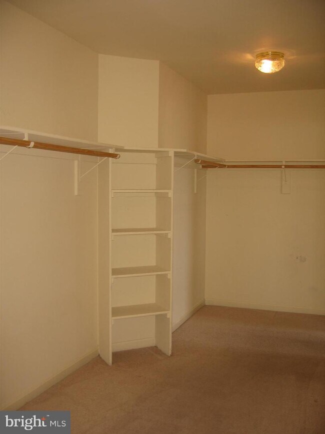 Building Photo - 58 Barksdale Dr