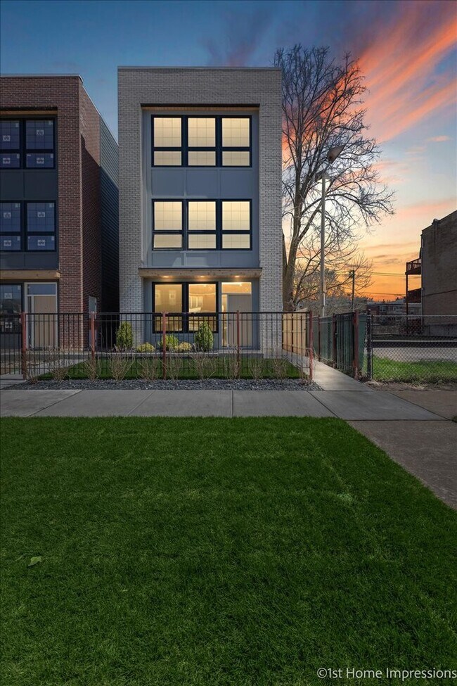 Building Photo - 4317 S Indiana Ave