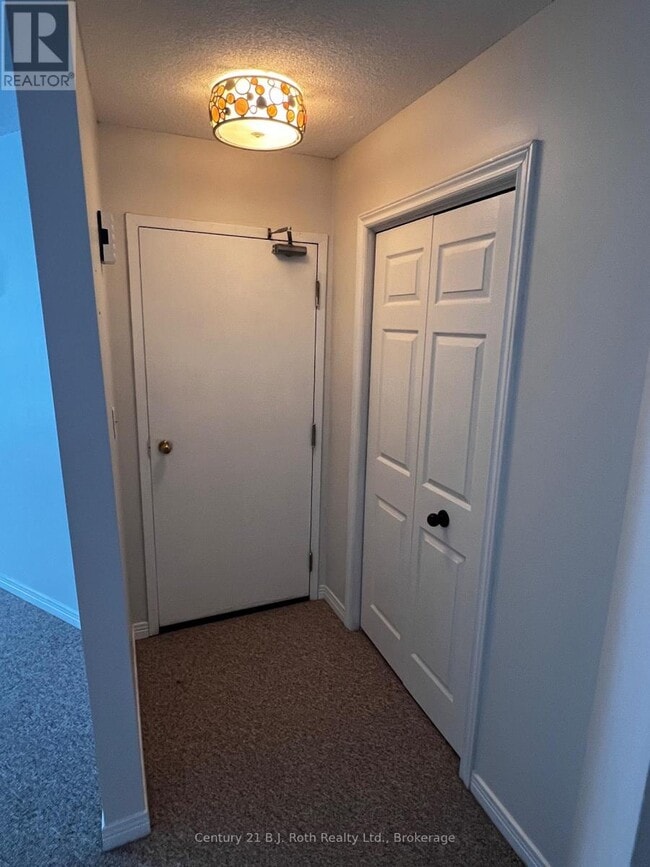 Building Photo - 406 Mary St