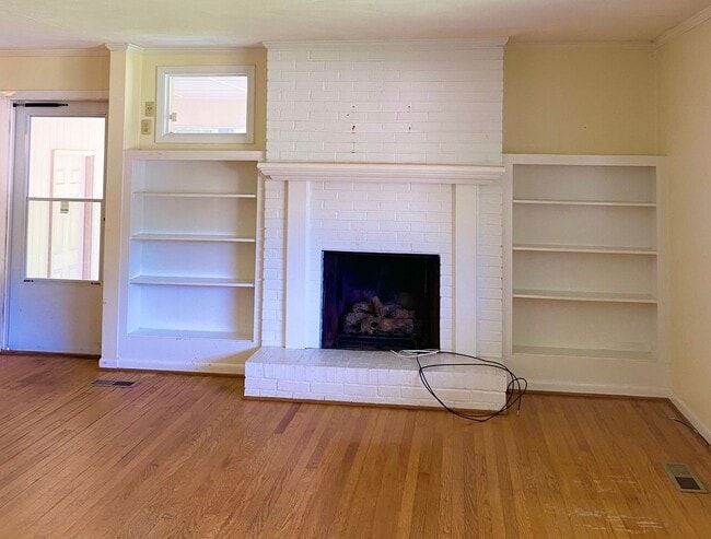 Building Photo - SINGLE FAMILY HOME IN THE CITY