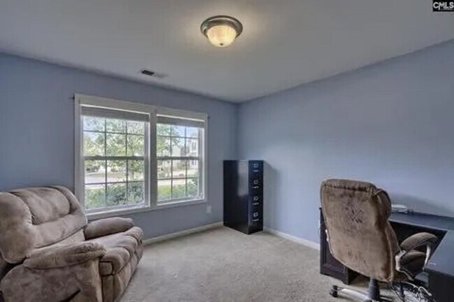 Foto del edificio - Great Location with Plenty of Space.
