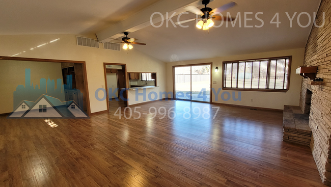 Foto del edificio - Large mid-century modern in Bush Hills 4th Addition - 3 bed, 3 bath!