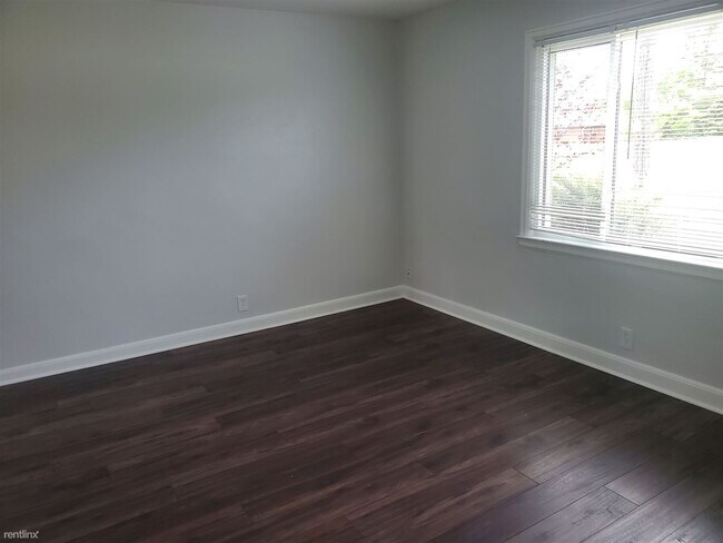 Building Photo - 3 br, 1 bath House - 6627 State Road 31