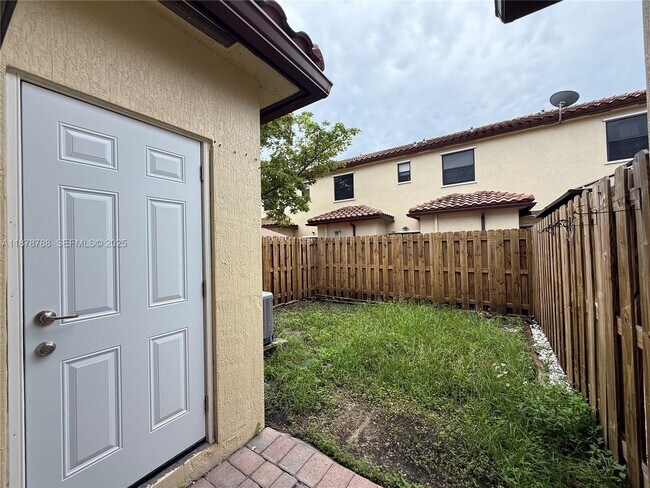 Foto del edificio - 3204 SE 5th Ct