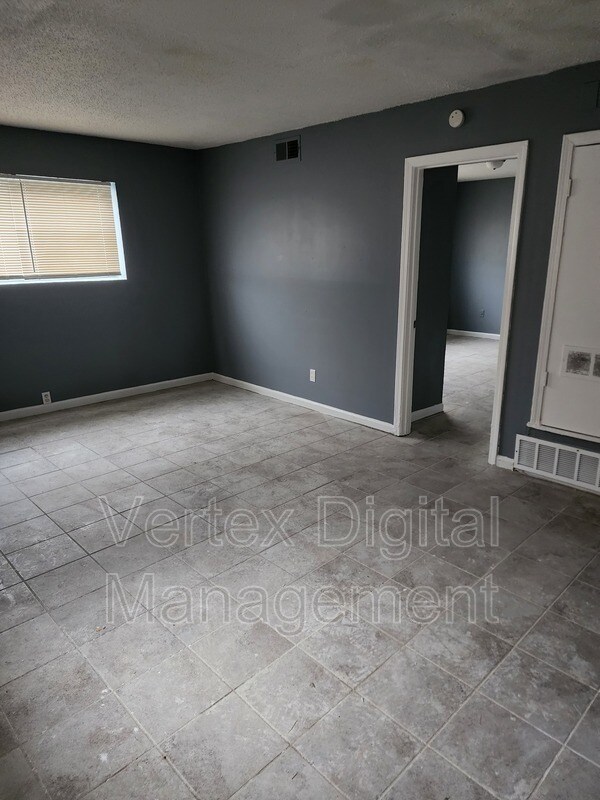 Building Photo - 3380 Benbow Dr