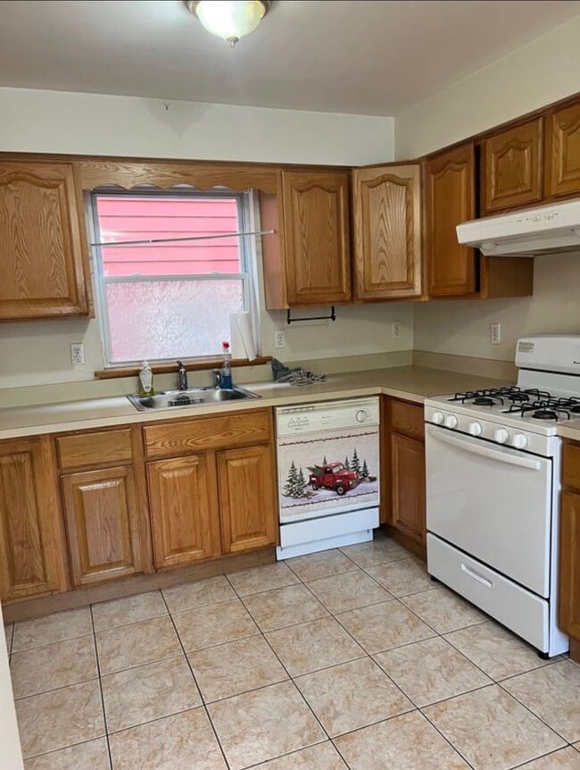 Building Photo - 41 Cleveland Ave