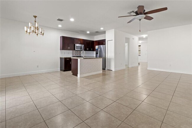 Building Photo - 5808 NW 46th Ln