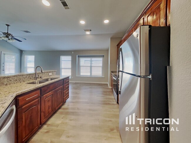 Building Photo - 437 Creek Bend Drive Saginaw TX