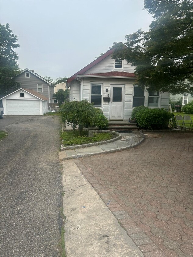 Building Photo - 44 Perry Ave