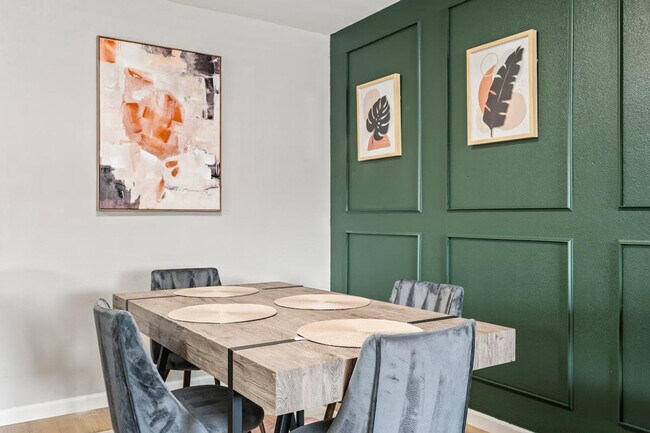 Building Photo - 4102 W Virginia Ave