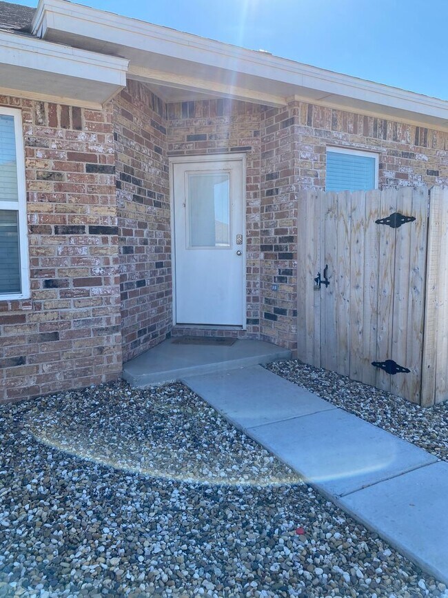 Building Photo - 525 N Chicago Ave