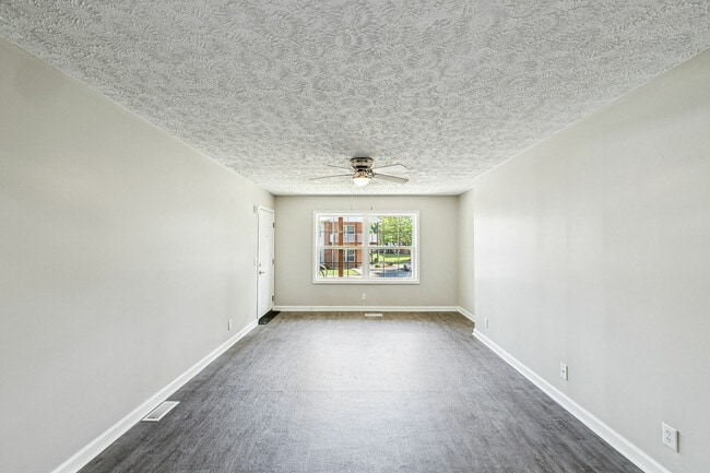 Modern plank flooring - Doe Ridge Apartments