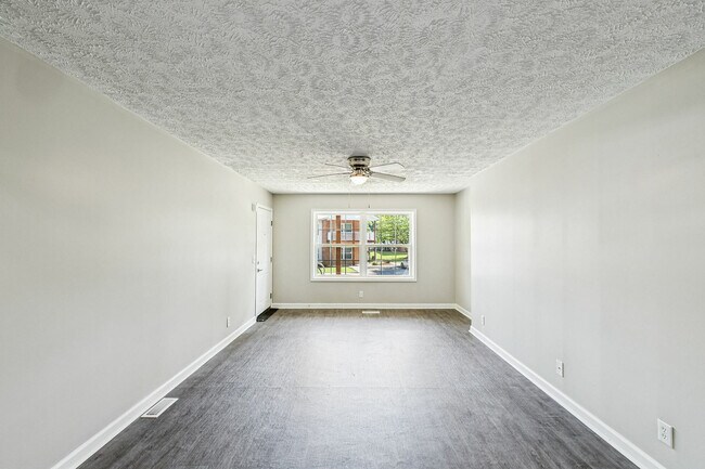 Pisos de tablones modernos - The Everly Apartments