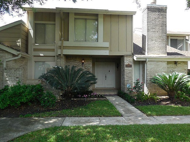 Building Photo - 11615 Village Place Dr