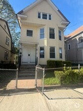 Building Photo - 67 Derby Ave