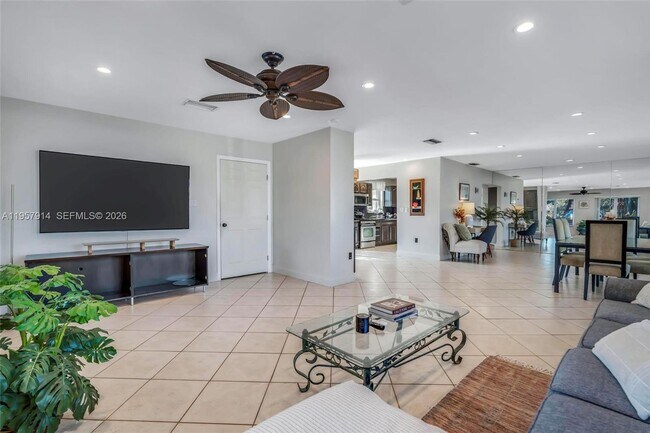 Foto del edificio - 1600 N 28th Ct