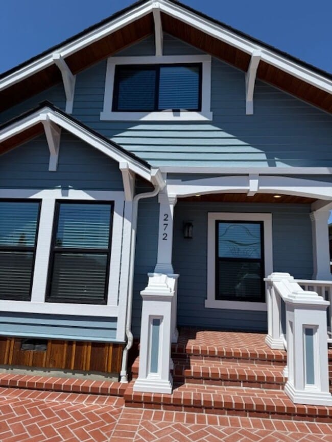 Building Photo - Great 2 bedroom, 1 bathroom house with office/bonus room and Ocean Views near DLI and downtown Mo...