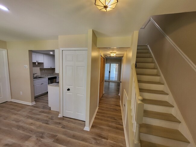 Entry Way - 152 Seagull Dr