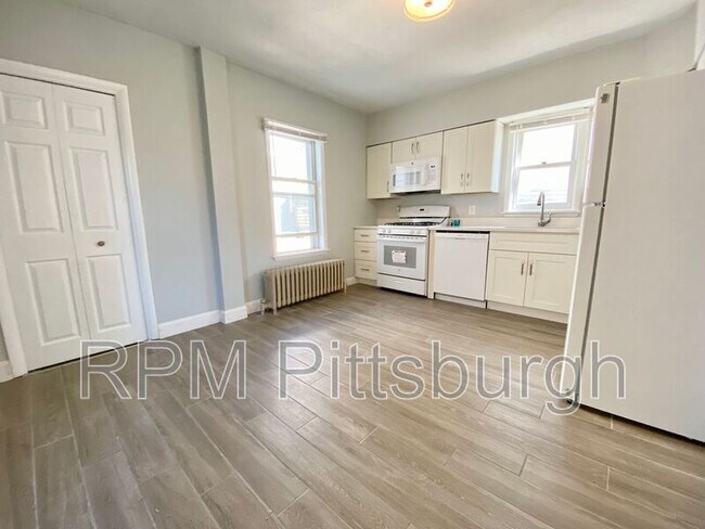 Building Photo - 302 W Miller Ave