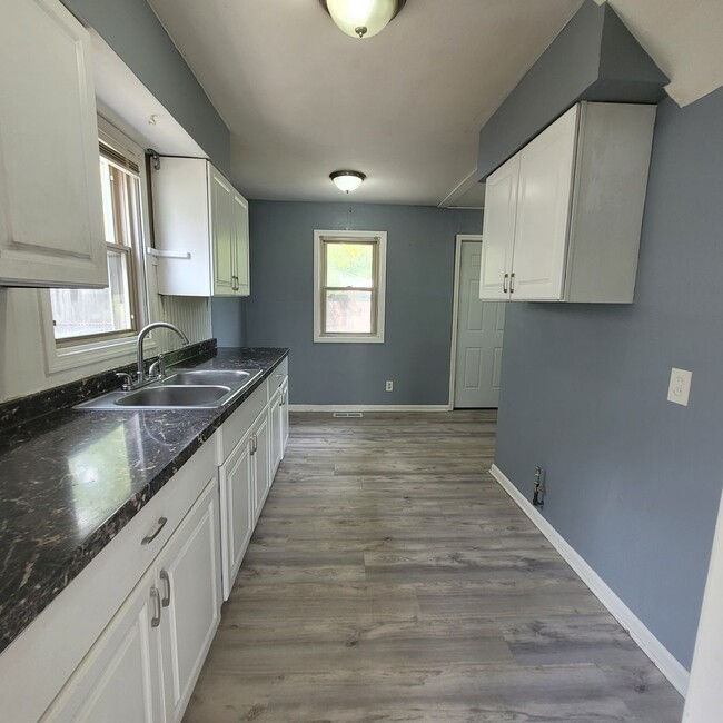 Building Photo - Perfect Ranch Home 3 bd 1 bath Westside-Cl...