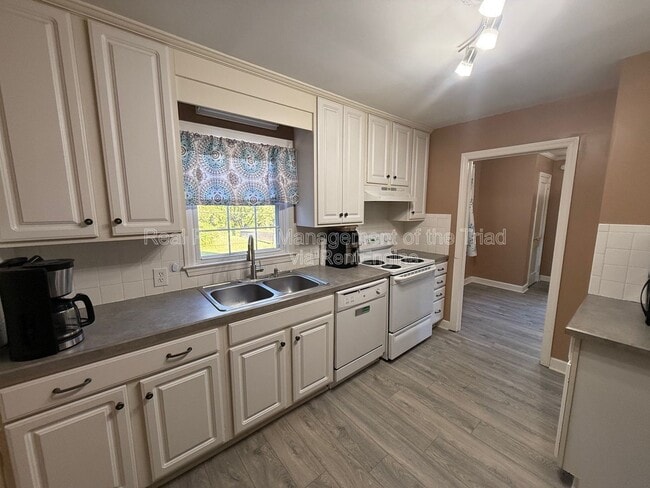 Building Photo - 3013 Masonic Dr