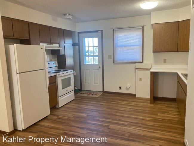 Building Photo - 2 br, 1 bath House - 227 E. Flormann St.