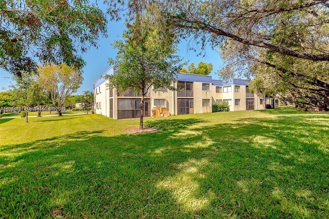 Building Photo - 177 Lakeview Dr